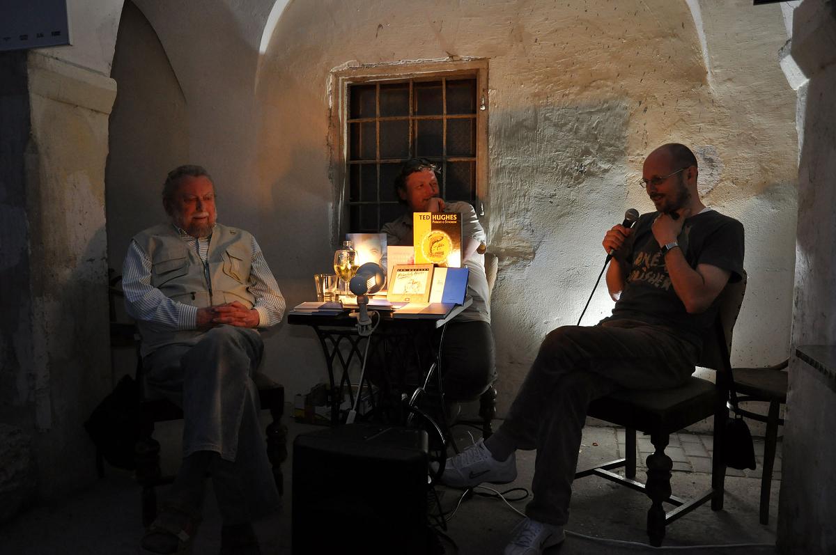 Literárne kino: Ján Buzássy a Peter Milčák, 18. 6. 2009 (foto Ferko Brezovský)